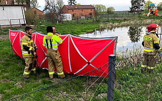 Ciało w stawie pod Iławą. Funkcjonariusze wyjaśniają okoliczności tragedii